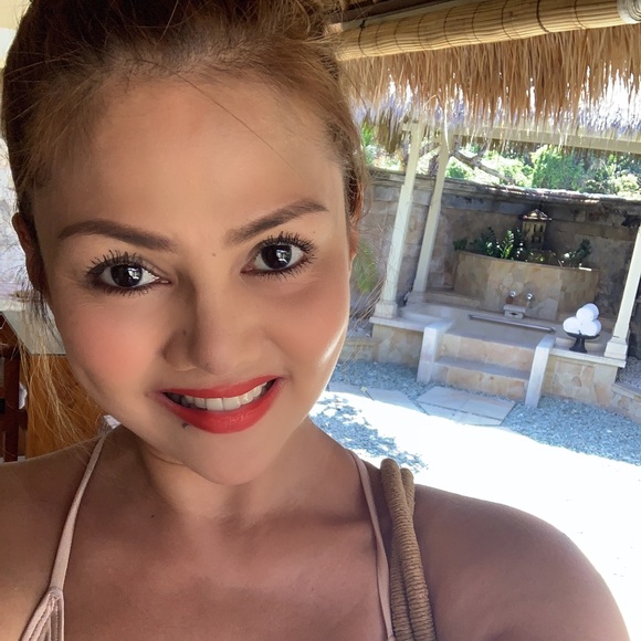 Meet your Posher, Leah - Picture 1 of 16